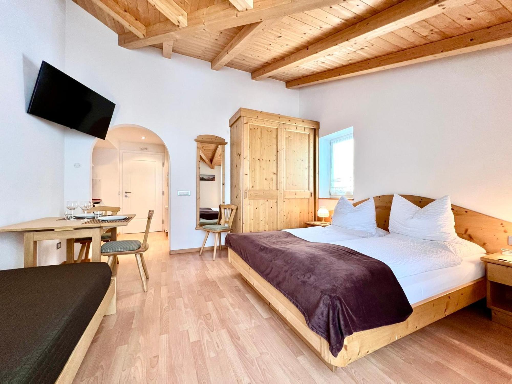 Enjoy Dolomites - Chalet Santa Cristina Val Gardena Rum bild