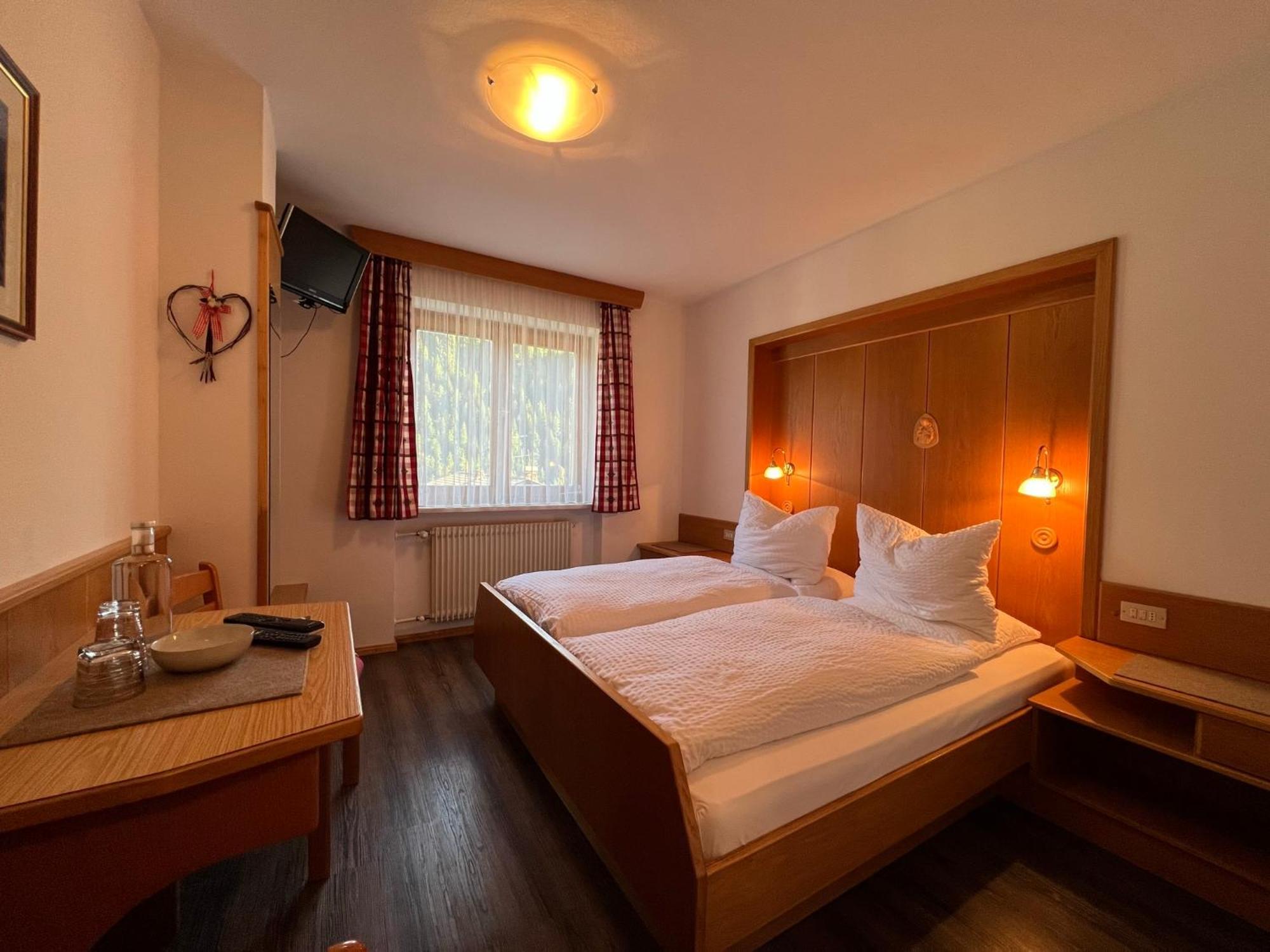 Enjoy Dolomites - Chalet Santa Cristina Val Gardena Rum bild