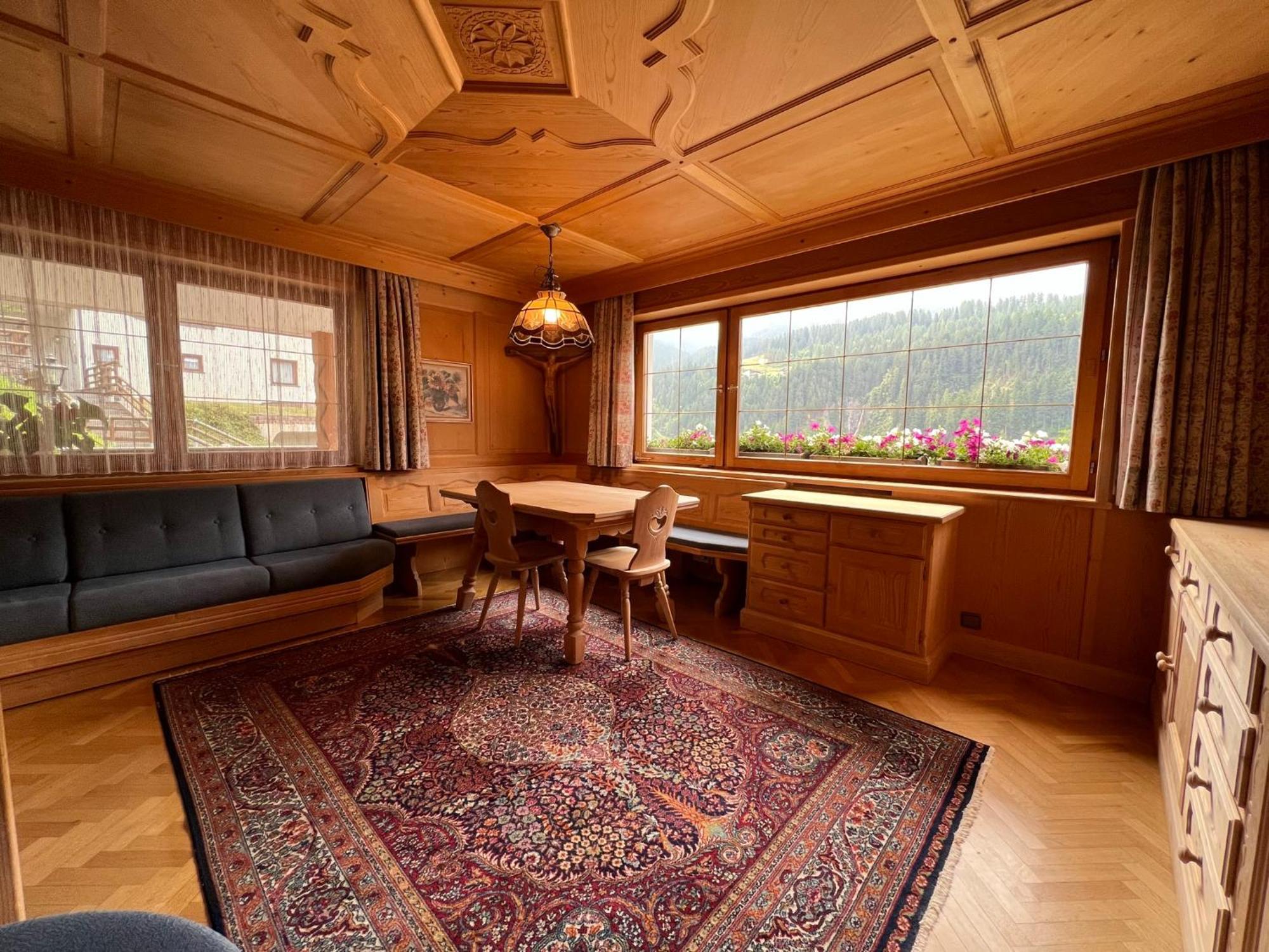 Enjoy Dolomites - Chalet Santa Cristina Val Gardena Rum bild